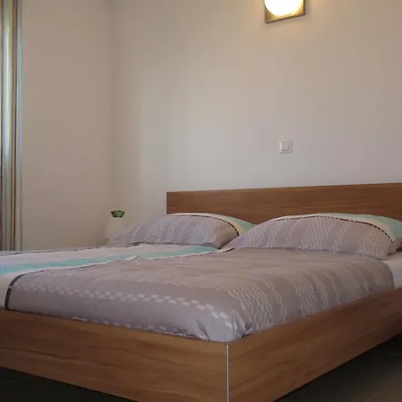 Apartment Iva Doren Vir