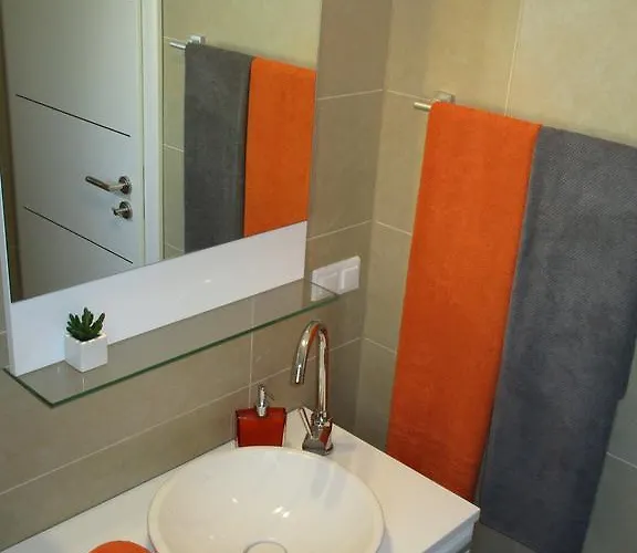 Iva Doren Apartment Vir