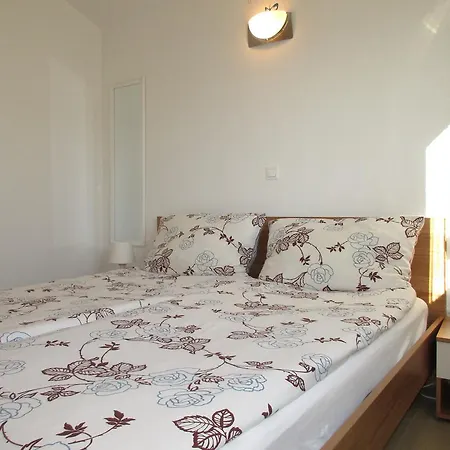Iva Doren Apartman Vir