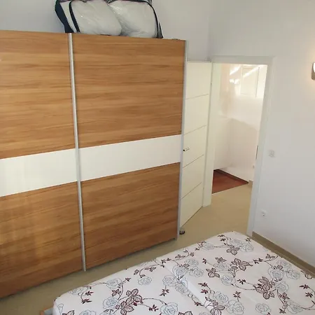 Apartment Iva Doren Vir